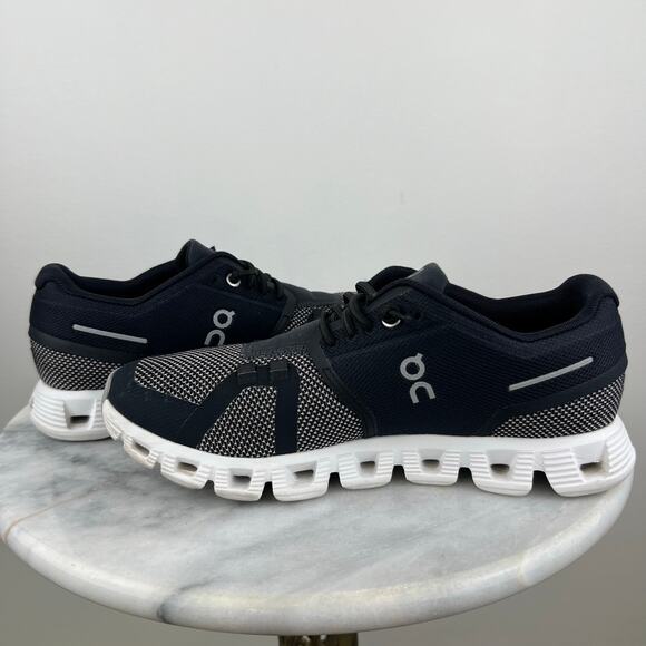 Women On Cloud 5 Athletic Casual Running Sneakers Black White (Sz 7.5) - Picture 4 of 9